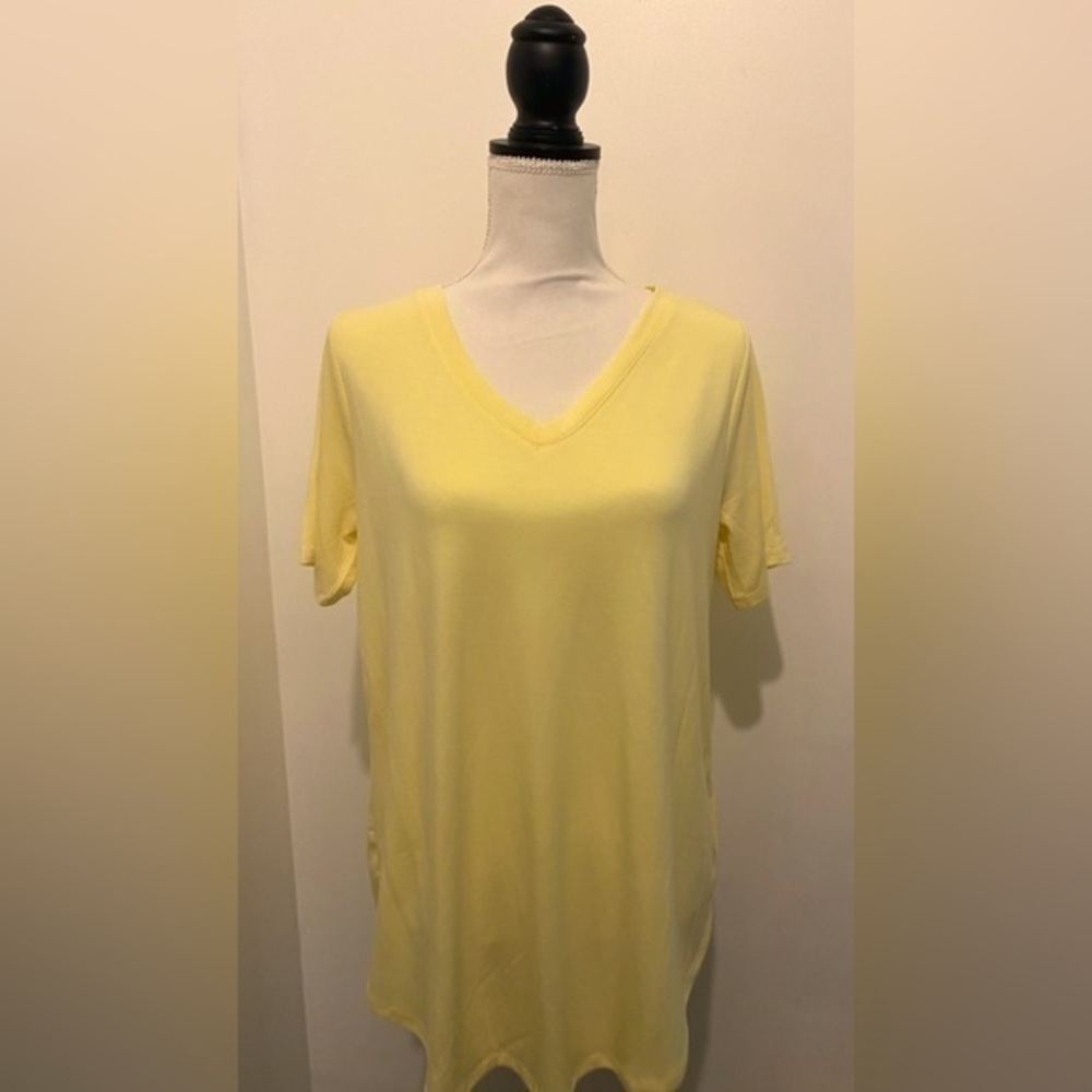 Zenana Short Sleeve Yellow V Neck T Shirt Size Large New Without Tags